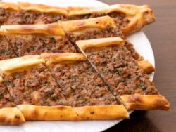Kıymalı Pide Tarifi Nasıl Yapılır?
