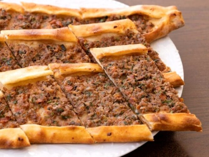 Kıymalı Pide Tarifi Nasıl Yapılır?