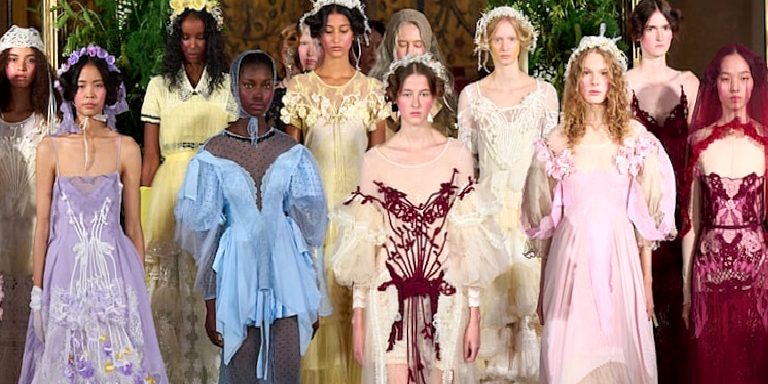 Londra Moda Haftası Bora Aksu İlkbahar/Yaz 2027: Romantizmin Karanlık Tarafı