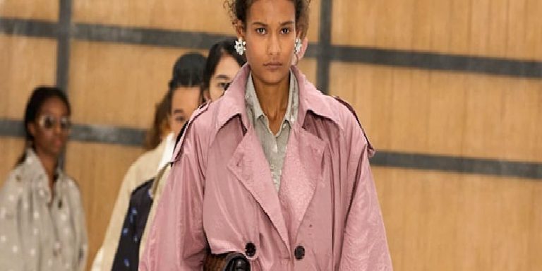 Londra Moda Haftası Burberry İlkbahar/Yaz 2027: Burberry Çiçek Açıyor