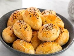Mayasız Hazırlanan 10 Dakikalık Kıyır Poğaça Tarifi Nasıl Yapılır?