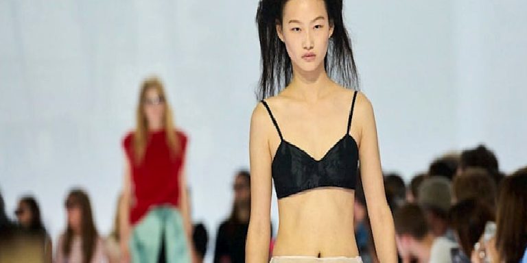 Milano Moda Haftası Prada İlkbahar/Yaz 2027: Her Şey Bir Etekle Başlıyor