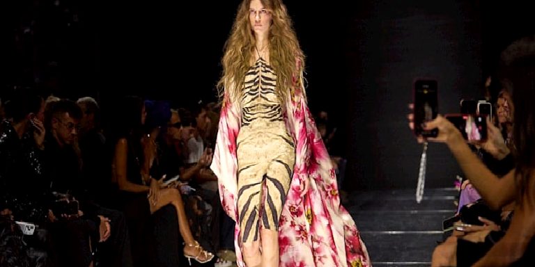 Milano Moda Haftası Roberto Cavalli İlkbahar/Yaz 2027: Cavalli Neden Yeniden Havalı?