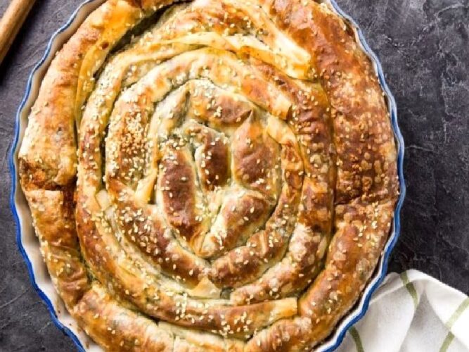 Oklavasız Merdanesiz El Açması Çarşaf Böreği Tarifi Nasıl Yapılır?