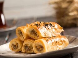 Oklavaya Veda Ettiren Yöntem: Kat Kat Açılan Patlıcanlı Börek Tarifi Nasıl Yapılır?