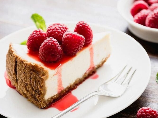 Pastane Usulü Frambuazlı Cheesecake Tarifi Nasıl Yapılır?