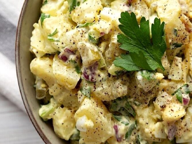 Seviye Atlatan Patates Salatası Tarifi Nasıl Yapılır?