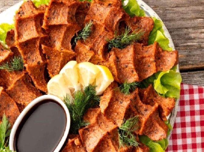 Sırrı Maden Suyunda Saklı Çiğ Köfte Tarifi Nasıl Yapılır?