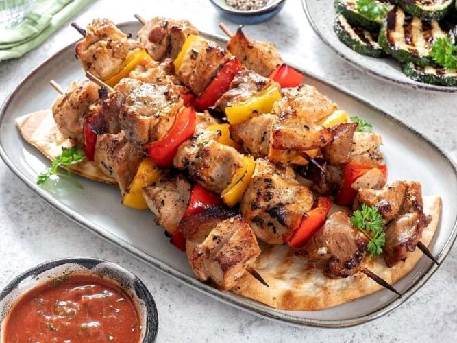 Sırrı Sosunda! Lokum Gibi Tavuk Şiş Tarifi Nasıl Yapılır?