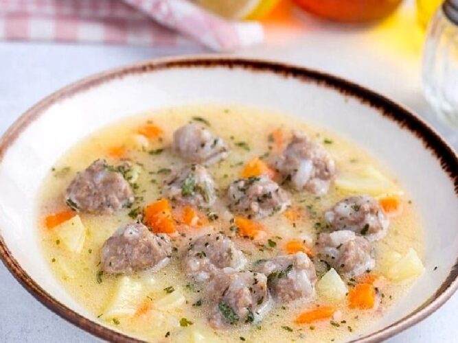 Suyuna Ekmek Banmalık Ekşili Köfte Tarifi Nasıl Yapılır?