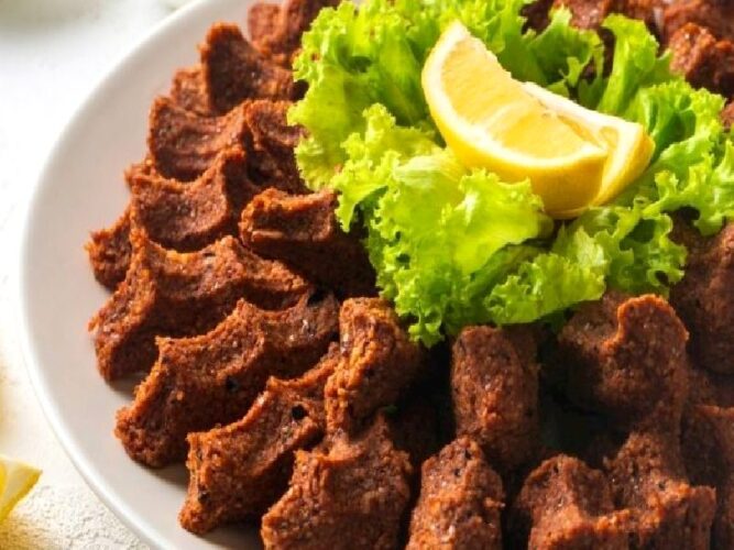 5 Dakikada Şipşak Çiğ Köfte Tarifi Nasıl Yapılır?