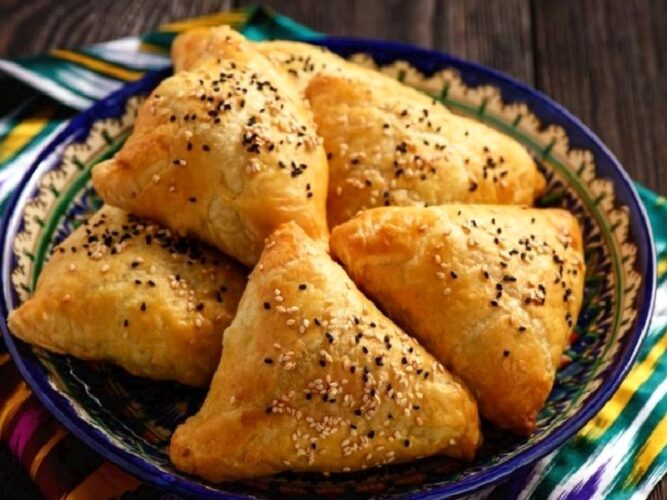 Fırından Çıkar Çıkmaz Biten Börek! Patatesli Üçgen Börek Tarifi Nasıl Yapılır?