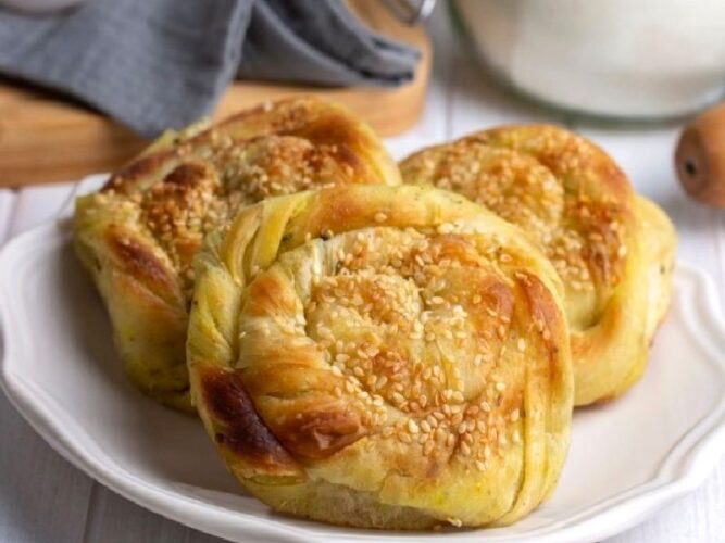 Hamur Açmak Yok! Çıtır Çıtır Kızaran Kabaklı Gül Böreği Tarifi Nasıl Yapılır?
