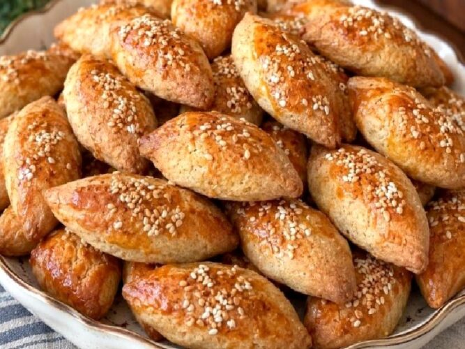Köz Patlıcanlı Kaşarlı Mini Poğaça Tarifi Nasıl Yapılır?