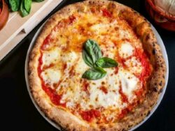 Napoli Pizza Tarifi Nasıl Yapılır?