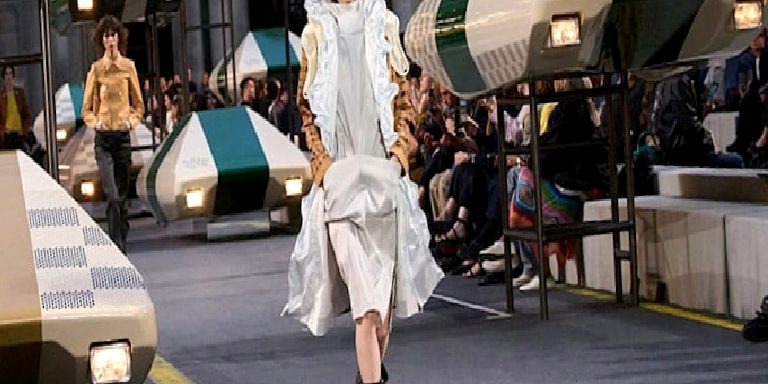 Paris Moda Haftası Louis Vuitton İlkbahar/Yaz 2027: Akışkan Bir Fütürizm Yaklaşımı