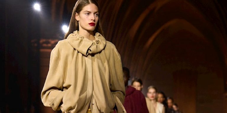Paris Moda Haftası Victoria Beckham İlkbahar/Yaz 2027: Hafifliğin Yeni Hali