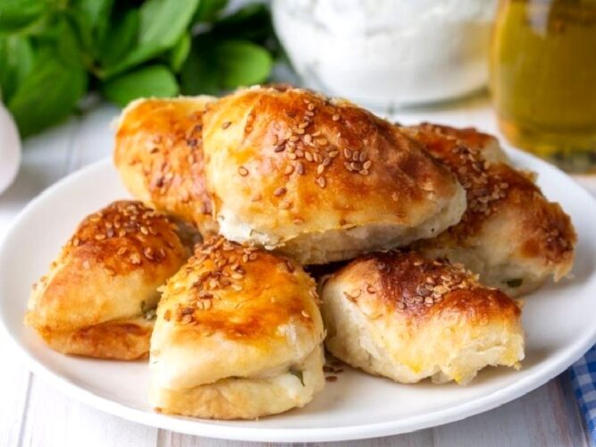Pastanedekileri Aratmıyor! Mahlepli Yumuşak Poğaça Tarifi Nasıl Yapılır?