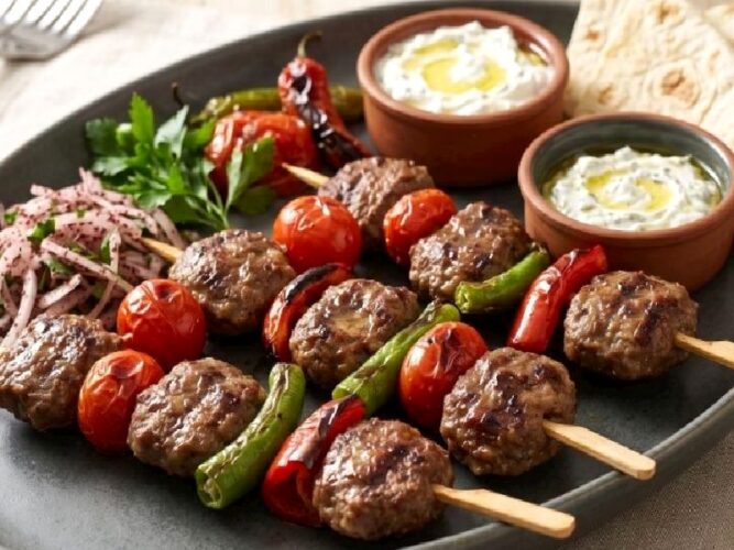 Şiş Köfte Tarifi Nasıl Yapılır?